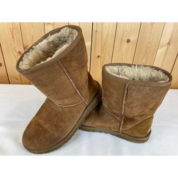 Ugg Women's Classic Boot, Brown - Women's size 7 - Picture 4 of 7